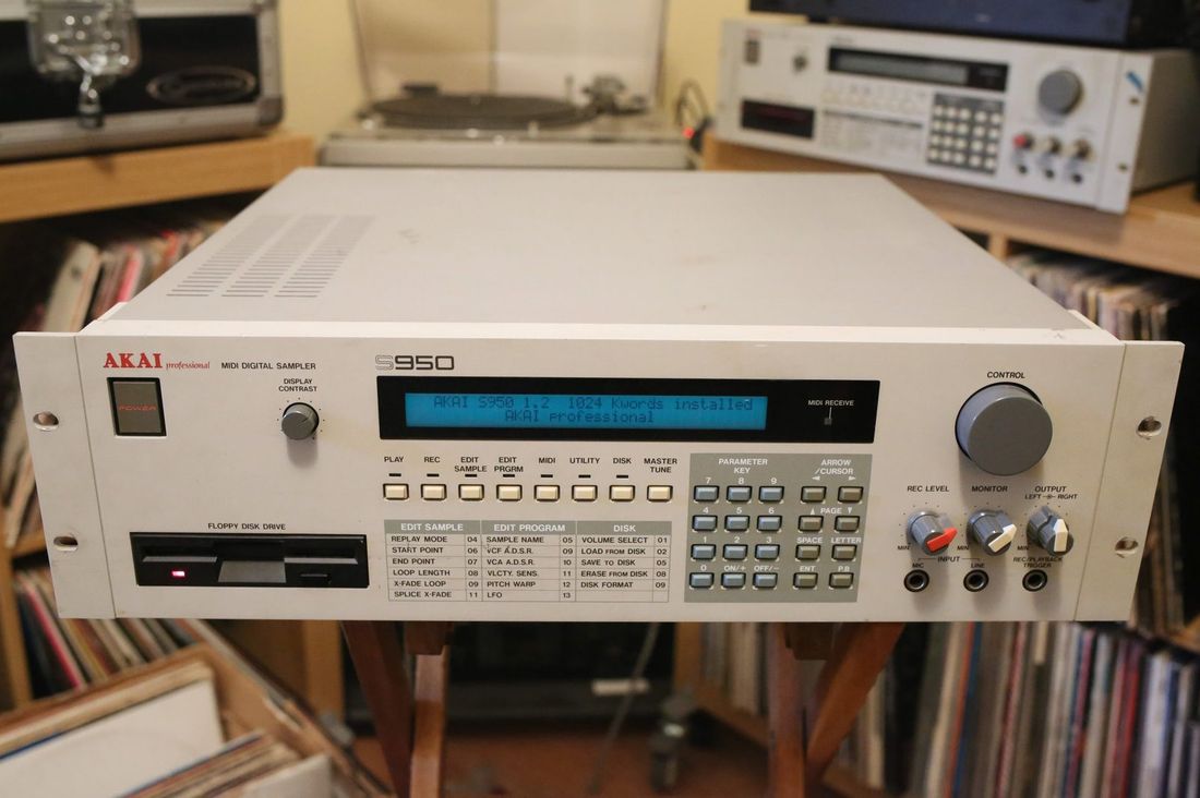 AKAI S950